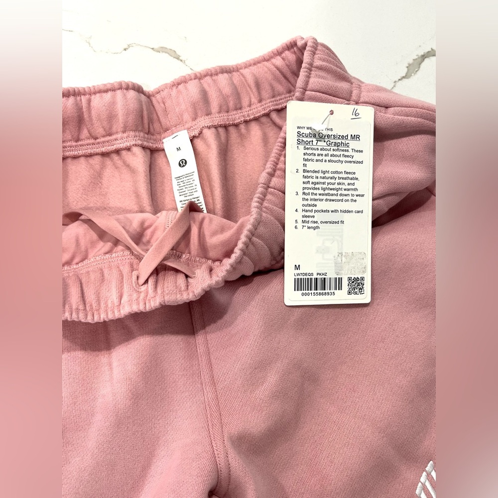 NWT LULULEMON SCUBA OVERSIZED MR SHORT 7” GRAPHIC - Picture 3 of 3